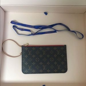 Louis Vuitton  monogram Pochette -